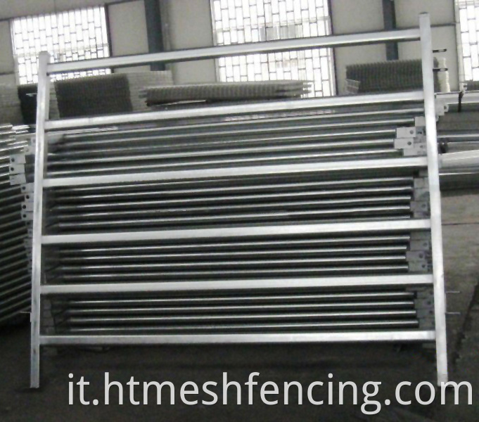 Penne di pecora e capra/ rotonde/ ovale galvanizzate 6 bar con pannelli di tubi quadrati verticali 3 metri (L) x 1,02 metri (H)